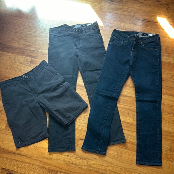 Volcom Kids Bottom Bundle - Picture 1 of 16